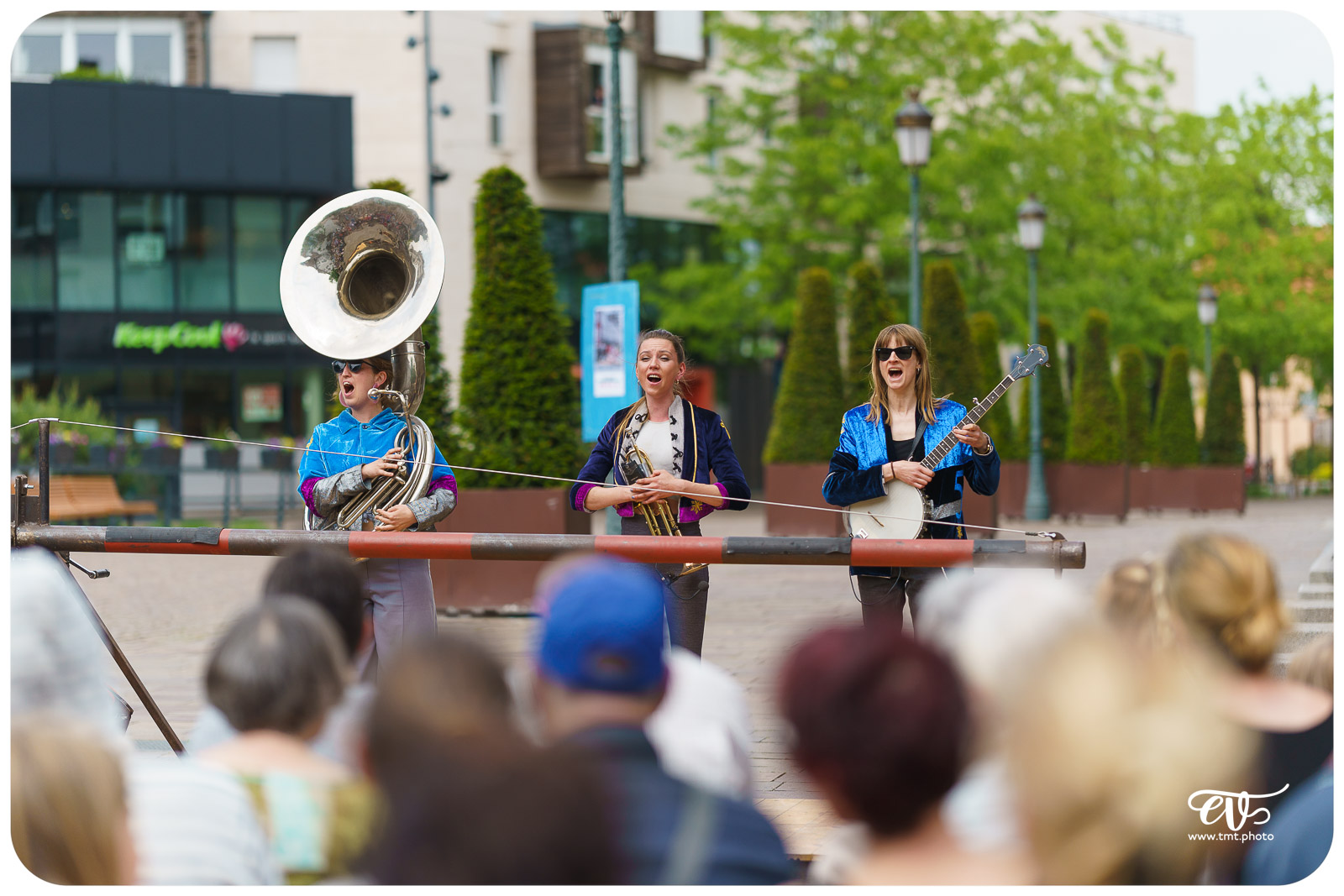 SUR MESURE (CIE BARRIÈRE)
